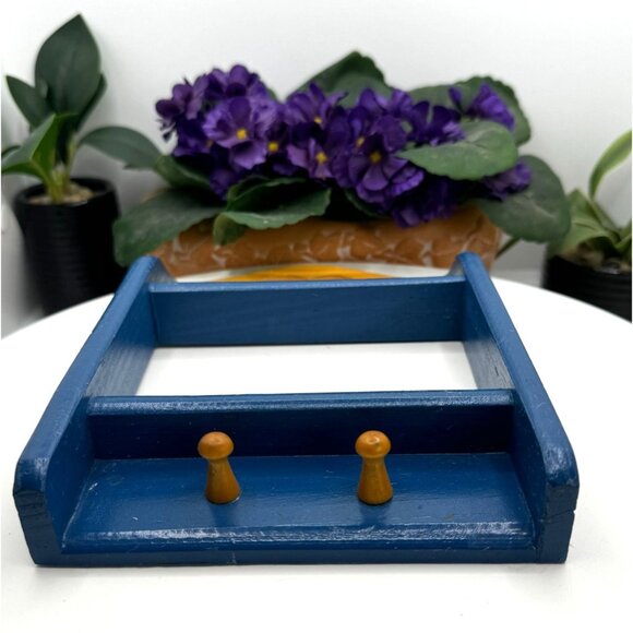 Mini Heart Cutout Wooden Wall Shelf With Pegs - Picture 6 of 8